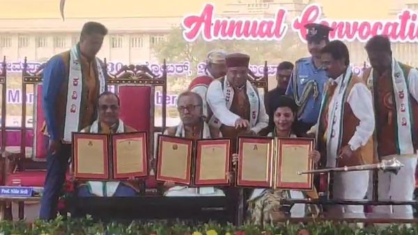ಬಿ.ಡಿ ಜತ್ತಿ ಪುತ್ರ ಸೇರಿ ಮೂವರಿಗೆ ಗೌರವ ಡಾಕ್ಟರೇಟ್ ನೀಡಿದ ಕರ್ನಾಟಕ ವಿಶ್ವವಿದ್ಯಾಲಯ