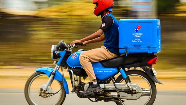 Pizza Price Reduction: 50% ರಷ್ಟು ಪಿಜ್ಜಾ ದರ ಕಡಿತಗೊಳಿಸಿದ ಡೊಮಿನೋಸ್, ಪಿಜ್ಜಾ ಹಟ್