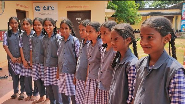 ಒಂದೇ ತರಗತಿಯೊಳಗೆ ಐವರು ಅವಳಿ-ಜವಳಿ: ಶಿಕ್ಷಕರಿಗೆ ಫುಲ್ ಕನ್ಫ್ಯೂಷನ್