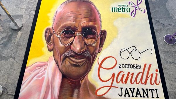 Namma metro: ರಂಗೋಲಿಯಲ್ಲಿ ಅರಳಿದ ಸುಂದರ 'ಗಾಂಧೀಜಿ' ಕಲಾಕೃತಿ, ಫೋಟೊ