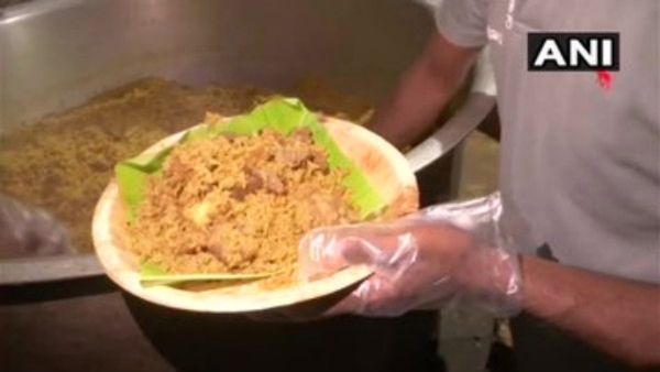 ಹೊಸಕೋಟೆ ಬಿರಿಯಾನಿ ಅಂಗಡಿ ಮೇಲೆ 50 ಮಂದಿ ವಾಣಿಜ್ಯ ತೆರಿಗೆ ಅಧಿಕಾರಿಗಳಿಂದ ದಾಳಿ