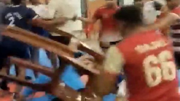 ಕಾನ್ಪುರದಲ್ಲಿ ಕಬ್ಬಡಿ ಸ್ಪರ್ಧಿಗಳ ನಡುವೆ ಮಾರಾಮಾರಿ: ಬೆಚ್ಚಿಬೀಳಿಸುವ ವಿಡಿಯೋ ವೈರಲ್!