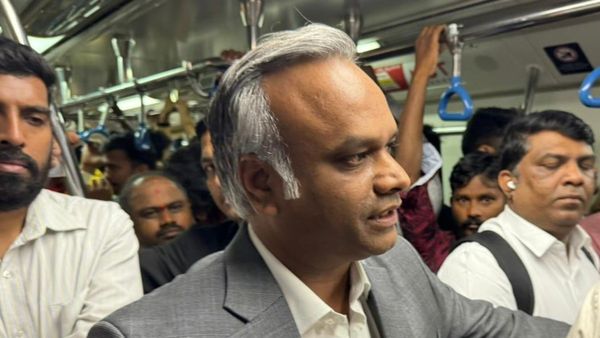 ವಿಧಾನಸೌಧದಿಂದ ವೈಟ್‌ಫೀಲ್ಡ್‌ವರೆಗೆ ಮೆಟ್ರೋದಲ್ಲಿ ಪ್ರಯಾಣ ಬೆಳೆಸಿದ ಐಟಿ ಸಚಿವ ಪ್ರಿಯಾಂಕ್‌ ಖರ್ಗೆ