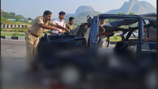 ದಶಪಥ ಹೆದ್ದಾರಿಯಲ್ಲಿ ಮಹಾಲಯ ಅಮಾವಾಸ್ಯೆ ದಿನವೇ ಭೀಕರ ಅಪಘಾತ: ಇಬ್ಬರ ದುರ್ಮರಣ