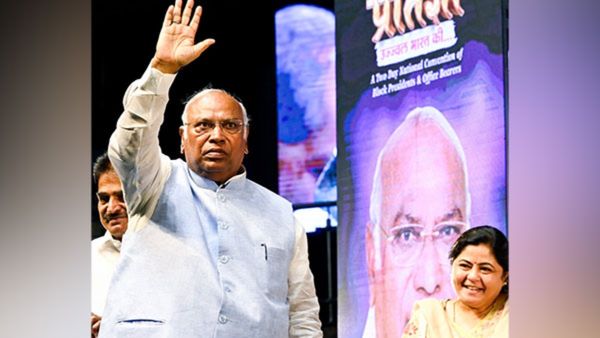 ರಕ್ತ ಪಡೆದ ಮಕ್ಕಳಲ್ಲಿ ಎಚ್‌ಐವಿ ಸೋಂಕು, ಬಿಜೆಪಿಯ ಅಕ್ಷಮ್ಯ ಅಪರಾಧ: ಮಲ್ಲಿಕಾರ್ಜುನ ಖರ್ಗೆ ಟೀಕೆ