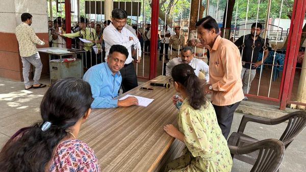 ಕರ್ನಾಟಕ ಪರೀಕ್ಷಾ ಪ್ರಾಧಿಕಾರದಲ್ಲಿ ವಿದ್ಯಾರ್ಥಿಗಳ ಸಮಸ್ಯೆ ಆಲಿಸಿದ ಸಚಿವ ಎಂ.ಸಿ ಸುಧಾಕರ್