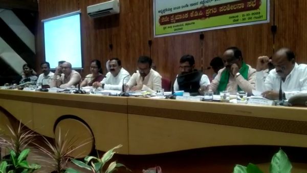 ಕೆಡಿಪಿ ಸಭೆಯಲ್ಲಿ ಸಮರ್ಪಕ ಮಾಹಿತಿ ನೀಡದ ಅಧಿಕಾರಿಗಳ ಬೆವರಿಳಿಸಿದ ಸಚಿವ ಸಂತೋಷ್‌ ಲಾಡ್