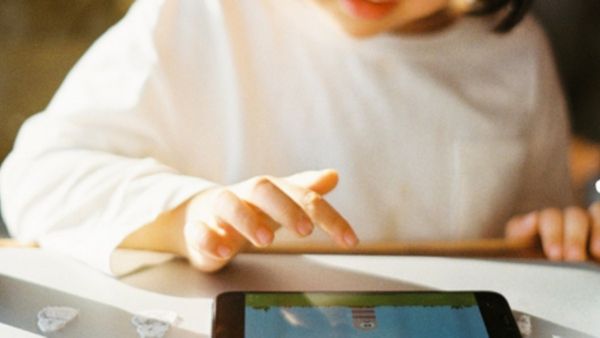 ಮಕ್ಕಳ ಕೈಯಲ್ಲಿ ಮೊಬೈಲ್‌: ಆರೋಗ್ಯ ಇಲಾಖೆ ಸಮೀಕ್ಷೆಯಲ್ಲಿ ಆಘಾತಕಾರಿ ವಿಚಾರ ಬಹಿರಂಗ