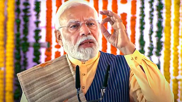 PM Modi in Chhattisgarh: ಹಿಂದೂಗಳನ್ನು ವಿಭಜಿಸುತ್ತಿರುವ ಕಾಂಗ್ರೆಸ್‌- ಜಾತಿ ಗಣತಿ ವಿರುದ್ಧ ಪ್ರಧಾನಿ ಮೋದಿ ವಾಗ್ದಾಳಿ