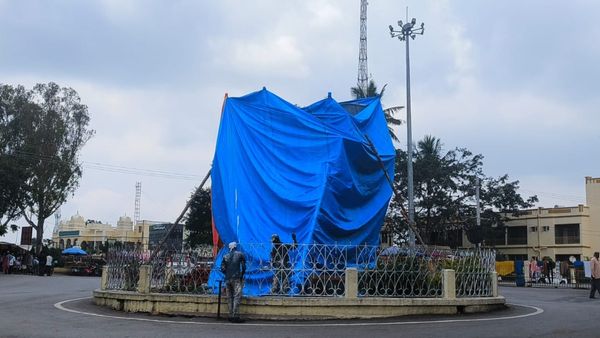 ಚಾಮುಂಡಿ ಬೆಟ್ಟದ ಸುತ್ತ ನಿಷೇಧಾಜ್ಞೆ: ಮಹಿಷ ದಸರಾ ಆಚರಣೆಗೆ ಪೊಲೀಸರ ನಿರ್ಬಂಧಗಳೇನು..?