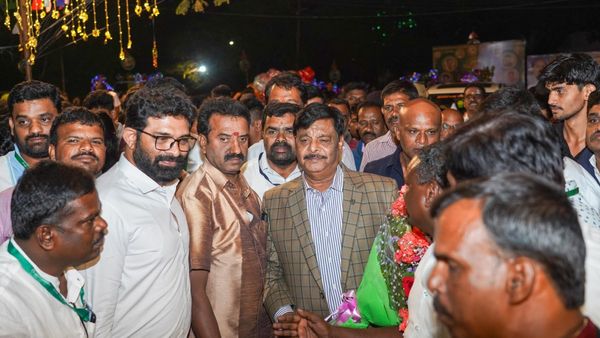 ಮೈಸೂರಿನಲ್ಲಿ ದಸರಾ ಸಂಭಮ: ಫಲಪುಷ್ಪ ಪ್ರದರ್ಶನ, ಆಹಾರ ಮೇಳ ವೀಕ್ಷಿಸಿದ ಸಚಿವ ಹೆಚ್.ಸಿ.ಮಹದೇವಪ್ಪ