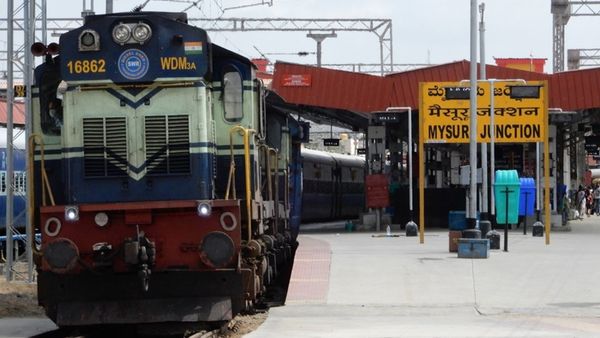 ಮೈಸೂರು-ವಿಜಯಪುರ ವಯಾ ಬೆಂಗಳೂರು ವಿಶೇಷ ರೈಲು, ವೇಳಾಪಟ್ಟಿ 