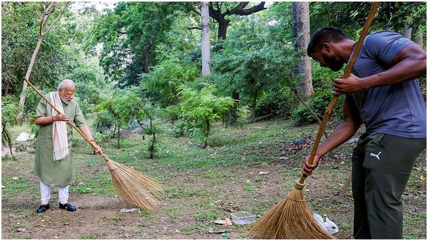 ಕುಸ್ತಿಪಟು ಅಂಕಿತ್ ಬೈಯನ್‌ಪುರಿಯಾ ಜೊತೆ ಪ್ರಧಾನಿ ನರೇಂದ್ರ ಮೋದಿ ಸ್ವಚ್ಛತಾ ಅಭಿಯಾನ