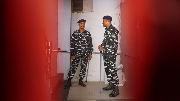 NewsClick: ಪತ್ರಕರ್ತರ ಮನೆ ಮೇಲೆ ದೆಹಲಿ ಪೊಲೀಸರ ದಾಳಿ- ಲ್ಯಾಪ್‌ಟಾಪ್‌, ಮೊಬೈಲ್ ಫೋನ್‌ ವಶ, ಕಾರಣ, ತಿಳಿಯಿರಿ