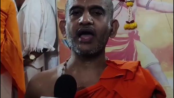 ಕಡಿಯುವುದು ರಾವಣನ ಕೆಲಸ; ಸುಖ, ಸಂತೋಷ ಬೇಕಂದ್ರೆ ರಾಮನನ್ನು ಆರಾಧಿಸಿ: ಪೇಜಾವರ ಶ್ರೀ