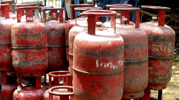 ಪ್ರಧಾನ ಮಂತ್ರಿ ಉಜ್ವಲ್ ಯೋಜನೆ; ಉಚಿತ ಸಿಲಿಂಡರ್ ಪಡೆಯುವುದು ಹೇಗೆ?