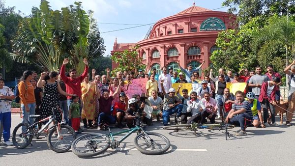 ಕಬ್ಬನ್ ಪಾರ್ಕ್‍ನಲ್ಲಿ ಹೊಸ ರೂಲ್ಸ್: ಪರಿಸರ ಉಳಿವಿಗಾಗಿ ಪ್ರತಿನಿತ್ಯ ಮೌನ ಪ್ರತಿಭಟನೆ