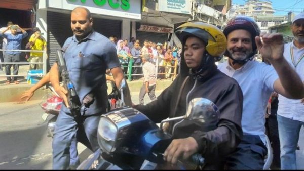 ಮಿಜೋರಾಂ ಮಾಜಿ ಸಿಎಂ ಭೇಟಿಗೆ ಸ್ಕೂಟರ್‌ನಲ್ಲಿ ಹೊರಟ ರಾಹುಲ್ ಗಾಂಧಿ