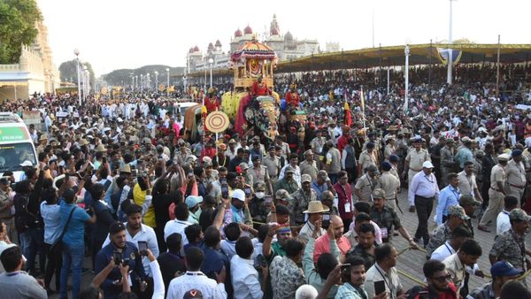 ಶಕ್ತಿ ಯೋಜನೆ ಎಫೆಕ್ಟ್‌: ಸುಮಾರು 10 ಲಕ್ಷ ಜನರಿಂದ ದಸರಾ ವೀಕ್ಷಣೆ!