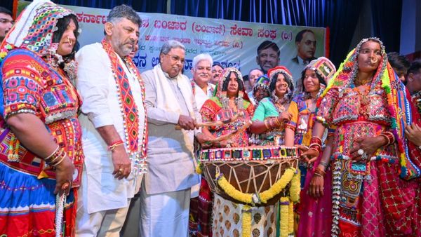 'ಅಟ್ಟಿಕ್ಕಿದವರಿಗಿಂತ ಬೊಟ್ಟಿಕ್ಕಿದವರು ಮೇಲು': ಬಿಜೆಪಿ ಬಗ್ಗೆ ಸಿಎಂ ವ್ಯಂಗ್ಯ