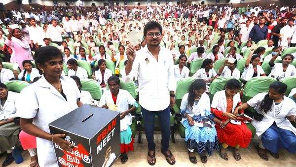 ನೀಟ್ ವಿರುದ್ಧ ಸಹಿ ಅಭಿಯಾನ ಆರಂಭಿಸಿದ ಡಿಎಂಕೆ