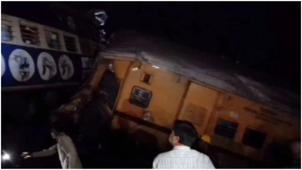 ಆಂಧ್ರದಲ್ಲಿ ರೈಲು ದುರಂತ : ನಾಲ್ವರು ಸಾವು, 40 ಮಂದಿಗೆ ಗಾಯ