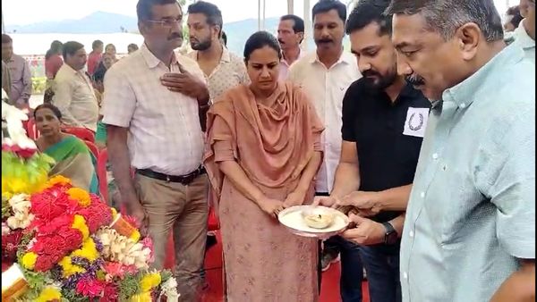 ಡಿ.ಬಿ.ಚಂದ್ರೇಗೌಡರ ಅಂತಿಮ ದರ್ಶನ ಪಡೆದ ಅಶ್ವಿನಿ ಪುನೀತ್‌ ರಾಜ್‌ಕುಮಾರ್