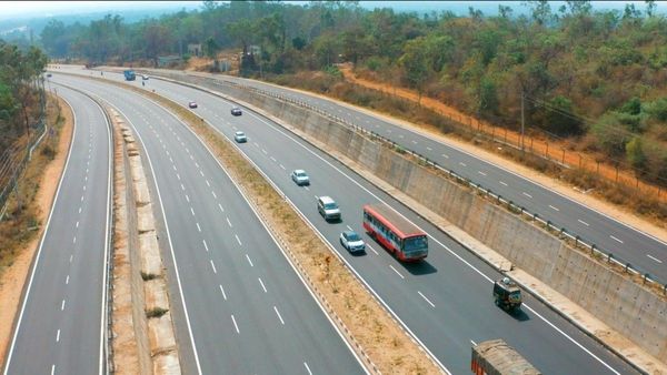  Bengaluru–Mysuru Expressway: ಸರ್ವಿಸ್ ರಸ್ತೆ ಮೂಲಕ ಎಂಟ್ರಿ-ಎಕ್ಸಿಟ್‌ ಬಂದ್‌ ಮಾಡಲು ಮುಂದಾದ NHAI; ಈ ನಿರ್ಧಾರ ಏಕೆ?