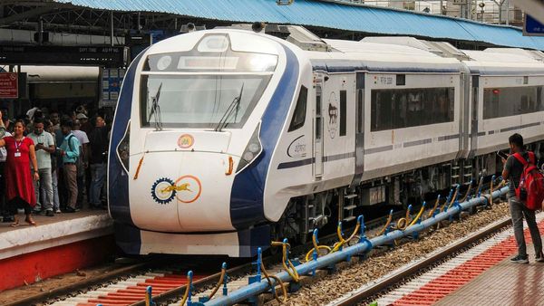 Vande Bharat; ಚೆನ್ನೈ-ಬೆಂಗಳೂರು-ಚೆನ್ನೈ ವಿಶೇಷ ರೈಲು, ವೇಳಾಪಟ್ಟಿ 