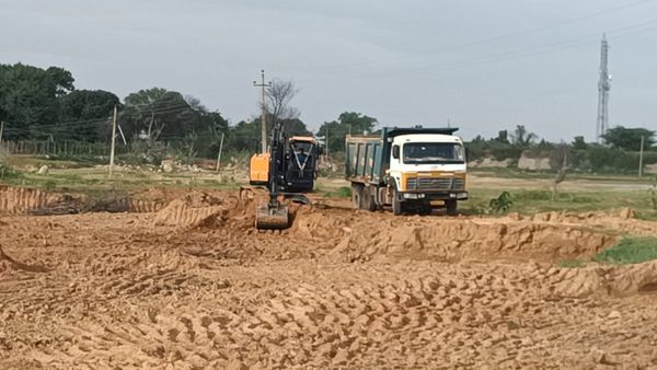 ಚಿಕ್ಕಬಳ್ಳಾಪುರದಲ್ಲಿ ಮರಳು ದಂಧೆಗಿಲ್ಲ ಕಡಿವಾಣ: ವಿವಿಧ ಕೆರೆಗಳಲ್ಲಿ ಮಣ್ಣು ನಾಪತ್ತೆ..!