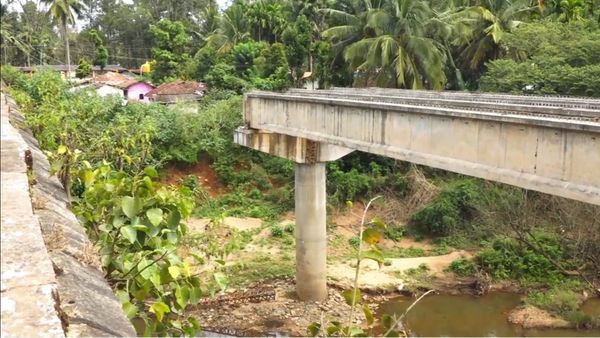 ಚಿಕ್ಕಮಗಳೂರು; ಅರ್ಧಕ್ಕೆ ನಿಂತಿದೆ ಬೃಹತ್ ಸೇತುವೆ ಕಾಮಗಾರಿ