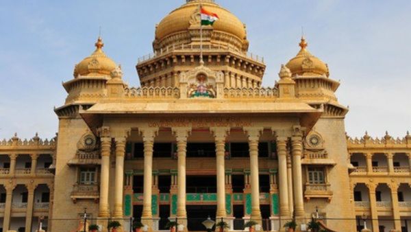 ಯತೀಂದ್ರ ವಿಡಿಯೋ ವೈರಲ್ ಬೆನ್ನಲ್ಲೇ ಪೊಲೀಸ್ ಇಲಾಖೆಗೆ ಮೇಜರ್ ಸರ್ಜರಿ! ವರ್ಗಾವಣೆಯಾದ ಅಧಿಕಾರಿಗಳು ಯಾರು ಗೊತ್ತಾ?