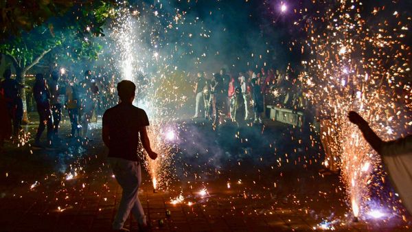 Bengaluru: ಪಟಾಕಿ ಸಿಡಿದು 70 ಕ್ಕೂ ಹೆಚ್ಚು ಮಂದಿಯ ಕಣ್ಣಿಗೆ ಹಾನಿ: ವಾಯುಮಾಲಿನ್ಯ ಹೆಚ್ಚಳ