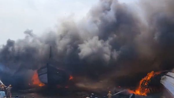 ಕುಂದಾಪುರ: ದೀಪಾವಳಿ ದಿನದಂದೇ ಬೆಂಕಿಯ ಜ್ವಾಲೆಗೆ ಧಗಧಗಿಸಿದ 7 ಬೋಟ್‌ಗಳು