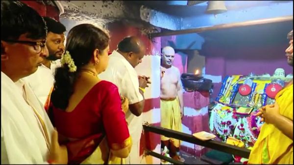 Hasanamba utsav 2023: ಹಾಸನಾಂಬೆ ದರ್ಶನ ಪಡೆದ ಮಾಜಿ ಸಿಎಂ HDK ಫ್ಯಾಮಿಲಿ