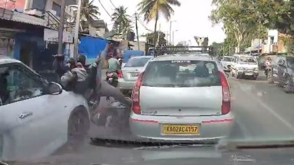 ಬೆಂಗಳೂರು ಸವಾರರೇ ಎಚ್ಚರ: 3 ಬೈಕ್‌ಗೆ ಗುದ್ದಿದ ಕಾರು: ಅಪಘಾತದ ವಿಡಿಯೋ ಸೆರೆ