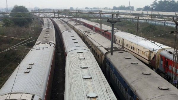 Indian Railways: ದಟ್ಟ ಮಂಜು ಹಿನ್ನೆಲೆ ಡಿಸೆಂಬರ್‌ನಿಂದ ಈ ಮಾರ್ಗಗಳಲ್ಲಿ ರೈಲು ಸೇವೆ ರದ್ದು-ಪಟ್ಟಿ ಹೀಗಿದೆ 