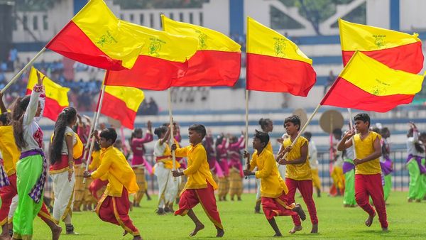 ಕರ್ನಾಟಕ ರಾಜ್ಯೋತ್ಸವದ ಸಂಭ್ರಮದಲ್ಲಿ ಐತಿಹಾಸಿಕ ಫೋಟೋ ಹಂಚಿಕೊಂಡ ಕಾಂಗ್ರೆಸ್!