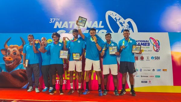 ರಾಜ್ಯೋತ್ಸವದ ದಿನವೇ ‘ಚಿನ್ನ’ದ ಪದಕ ಉಡುಗೊರೆಯಾಗಿ ನೀಡಿದ ಕನ್ನಡದ ಹುಡುಗರು!