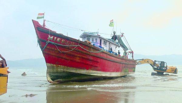 ದಶಕಗಳಿಂದ ಹೂಳು ತುಂಬಿದ ಮೀನುಗಾರಿಕಾ ಬಂದರು: ಸಮಸ್ಯೆಗೆ ಪರಿಹಾರ ಯಾವಾಗ..?
