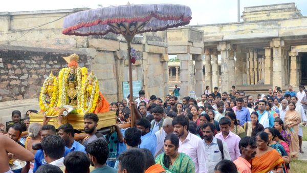 ವೈಭವದಿಂದ ನಡೆದ ಚಲುವನಾರಾಯಣಸ್ವಾಮಿ ತೊಟ್ಟಿಲಮಡು ಜಾತ್ರಾ ಮಹೋತ್ಸವ