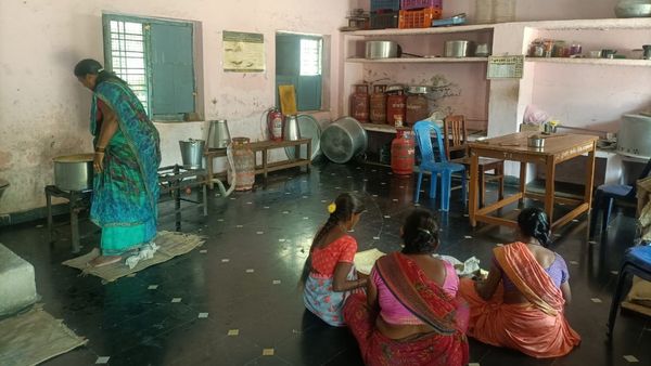 20 ವರ್ಷದ ಸೇವೆಗೆ ನಾಲ್ಕು ಸಾವಿರ ದಾಟದ ಸಂಬಳ: ಅಕ್ಷರ ದಾಸೋಹ ನೌಕರರಿಂದ ವಿಧಾನಸೌಧ ಚಲೋ