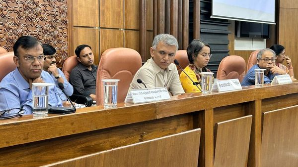 ತಕರಾರು ಅರ್ಜಿ ಶೀಘ್ರ ವಿಲೇಮಾಡದ ತಹಶೀಲ್ದಾರರ ವಿರುದ್ಧ ಕಠಿಣ ಕ್ರಮ: ಅಧಿಕಾರಿಗಳಿಗೆ ಎಚ್ಚರಿಕೆ ನೀಡಿದ ಸಚಿವ ಕೃಷ್ಣ ಬೈರೇಗೌಡ