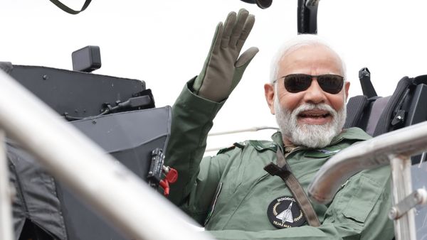 PM Modi In Tejas Aircraft: ತೇಜಸ್‌ ಯುದ್ಧ ವಿಮಾನದಲ್ಲಿ ಕಾಣಿಸಿಕೊಂಡ ಪ್ರಧಾನಿ ಮೋದಿ