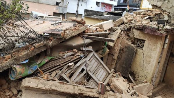 ಶಿವಾಜಿನಗರದಲ್ಲಿ ಕುಸಿದ ಬಿದ್ದ 80 ಮಕ್ಕಳು ಓದುತ್ತಿದ್ದ ಬಿಬಿಎಂಪಿ ಇಂಗ್ಲಿಷ್ ನರ್ಸರಿ ಶಾಲೆ!