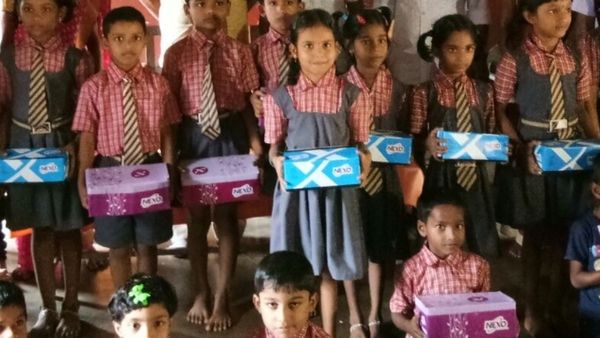 ಕರ್ನಾಟಕ ಸರ್ಕಾರಿ ವಿದ್ಯಾರ್ಥಿಗಳಿಗೆ 'ಚಪ್ಪಲಿ ಭಾಗ್ಯ' ಕರುಣಿಸಿದ ಸರ್ಕಾರ