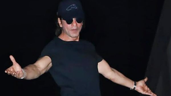 ಶಾರುಖ್ ಖಾನ್ ನೋಡಲು ಬಂದಿದ್ದ 30 ಅಭಿಮಾನಿಗಳ ಮೊಬೈಲ್ ಕಳವು!