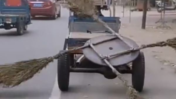 ರಸ್ತೆಗಳನ್ನು ಸ್ವಚ್ಛಗೊಳಿಸುವ ಸ್ಮಾರ್ಟ್ ವಾಹನ: ವಿಡಿಯೋ ವೈರಲ್
