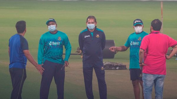 Delhi Air Pollution: ಮಾಸ್ಕ್ ಧರಿಸಿ ಲಂಕಾ-ಬಾಂಗ್ಲಾ ಆಟಗಾರರ ಅಭ್ಯಾಸ: ಪಂದ್ಯ ನಡೆಯೋದು ಅನುಮಾನ!