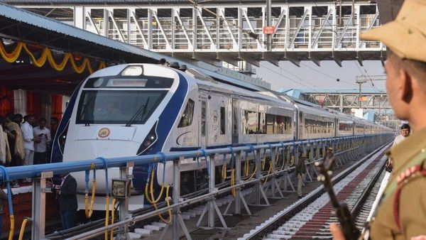  Vande Bharat Express: ಬೆಂಗಳೂರು-ಬೆಳಗಾವಿ ನಡುವೆ ಪ್ರಾಯೋಗಿಕ ಸಂಚಾರ ಆರಂಭ, ಸಮಯಗಳ ವಿವರ ತಿಳಿಯಿರಿ